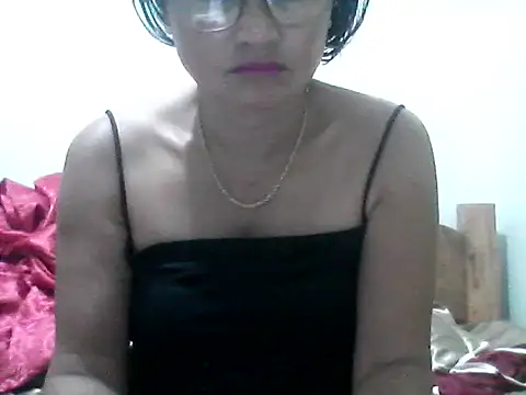 nathalie0045 online show from June 13, 2026, 9:24 pm