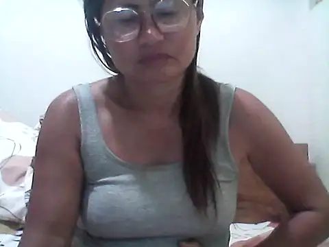 nathalie0045 online show from July 7, 2026, 10:25 pm