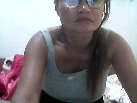 nathalie0045 online show from July 22, 2026, 10:56 pm