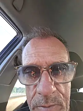 Snapshot of Nikolis77 chatting on April 29, 2026, 4:11 pm Nikolis77 online show from April 29, 2026, 4:11 pm