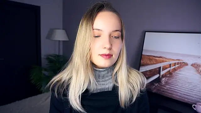 HongTomczak online show from September 13, 2025, 7:19 am