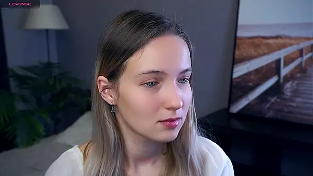 HongTomczak online show from September 18, 2025, 7:21 am