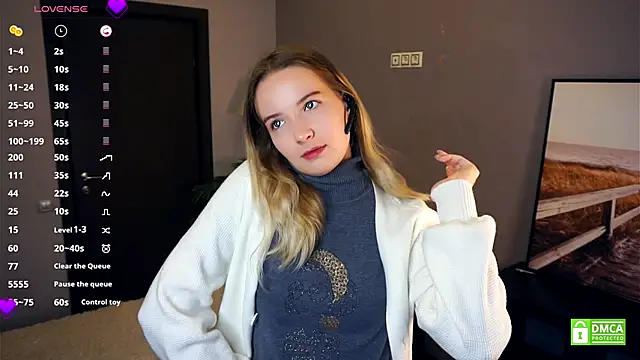 HongTomczak online show from October 5, 2025, 7:39 am