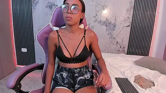 Snapshot of Mia_Duarte1 chatting on June 14, 2026, 9:39 pm Mia Duarte1 online show from June 14, 2026, 9:39 pm