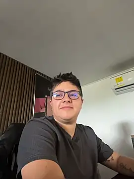 Snapshot of IanGilbert chatting on November 5, 2025, 6:08 pm IanGilbert online show from November 5, 2025, 6:08 pm