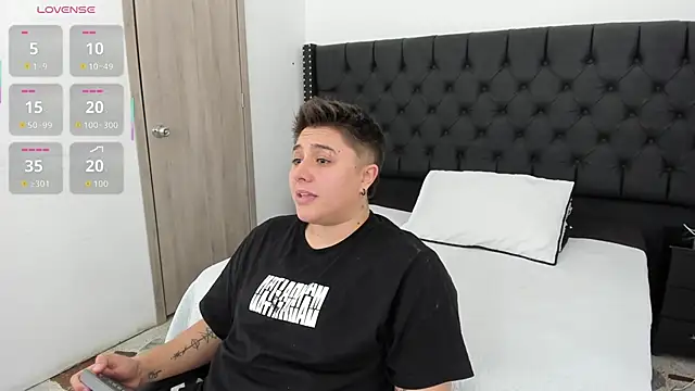 Snapshot of IanGilbert chatting on November 24, 2025, 7:57 pm IanGilbert online show from November 24, 2025, 7:57 pm