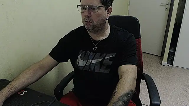 Snapshot of blueandwhite1 chatting on December 14, 2024, 8:34 am blueandwhite1 online show from December 14, 2024, 8:34 am