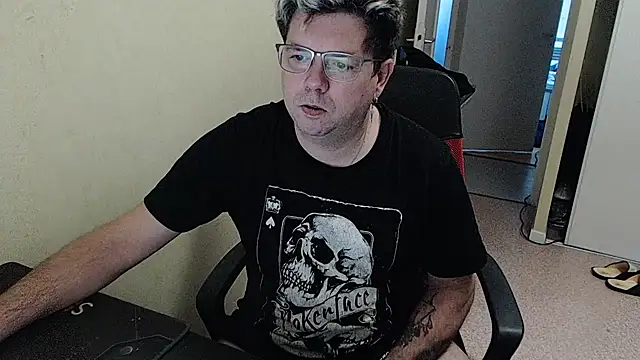 Snapshot of blueandwhite1 chatting on December 30, 2024, 8:10 am blueandwhite1 online show from December 30, 2024, 8:10 am