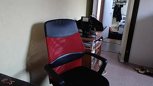 Snapshot of blueandwhite1 chatting on December 30, 2024, 4:08 pm blueandwhite1 online show from December 30, 2024, 4:08 pm