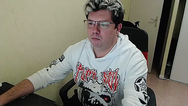 Snapshot of blueandwhite1 chatting on January 6, 2025, 5:38 pm blueandwhite1 online show from January 6, 2025, 5:38 pm