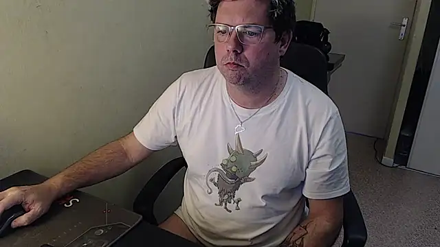 Snapshot of blueandwhite1 chatting on January 14, 2025, 3:15 pm blueandwhite1 online show from January 14, 2025, 3:15 pm