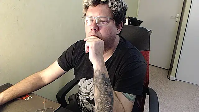 Snapshot of blueandwhite1 chatting on January 27, 2025, 4:43 pm blueandwhite1 online show from January 27, 2025, 4:43 pm