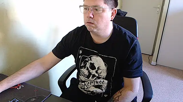 Snapshot of blueandwhite1 chatting on February 2, 2025, 9:51 am blueandwhite1 online show from February 2, 2025, 9:51 am