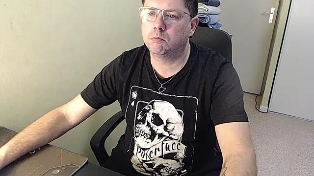 Snapshot of blueandwhite1 chatting on February 3, 2025, 5:24 pm blueandwhite1 online show from February 3, 2025, 5:24 pm