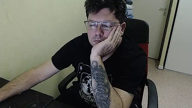 Snapshot of blueandwhite1 chatting on February 4, 2025, 9:31 pm blueandwhite1 online show from February 4, 2025, 9:31 pm