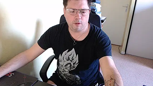 Snapshot of blueandwhite1 chatting on February 5, 2025, 3:20 pm blueandwhite1 online show from February 5, 2025, 3:20 pm