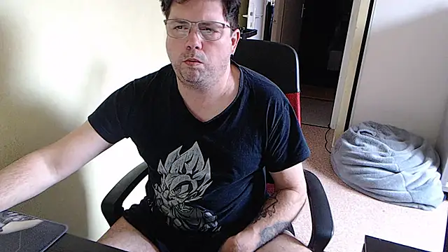 Snapshot of blueandwhite1 chatting on February 18, 2025, 3:32 pm blueandwhite1 online show from February 18, 2025, 3:32 pm