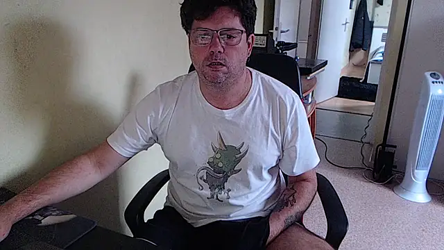 Snapshot of blueandwhite1 chatting on September 13, 2025, 7:30 am blueandwhite1 online show from September 13, 2025, 7:30 am