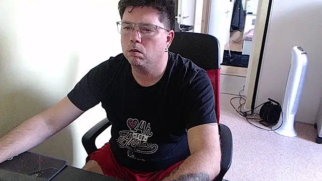 Snapshot of blueandwhite1 chatting on October 22, 2025, 3:01 pm blueandwhite1 online show from October 22, 2025, 3:01 pm