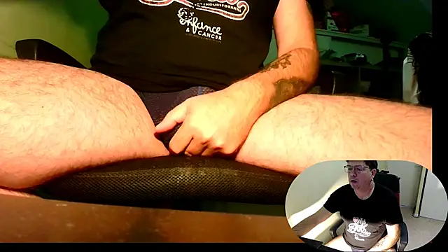 Snapshot of blueandwhite1 chatting on November 19, 2025, 8:14 am blueandwhite1 online show from November 19, 2025, 8:14 am