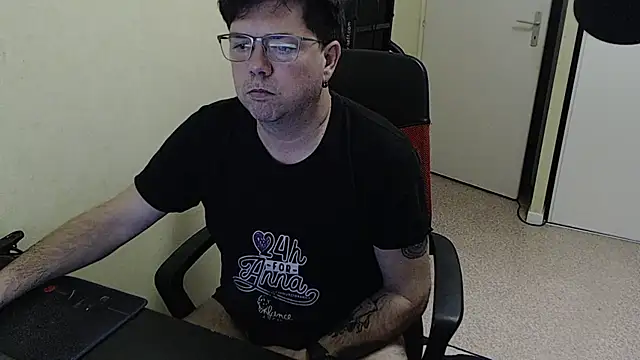 blueandwhite1 online show from February 10, 2026, 3:27 pm