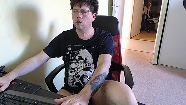 blueandwhite1 online show from March 17, 2026, 3:26 pm