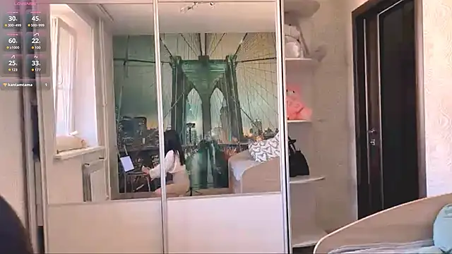 Snapshot of TianaWidell chatting on October 25, 2025, 9:28 am TianaWidell online show from October 25, 2025, 9:28 am