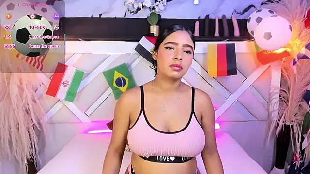 Zoe-Johnson  online show from June 23, 2026, 9:24 pm