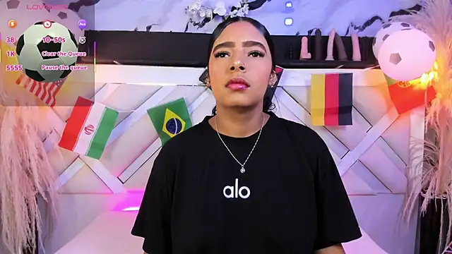 Zoe-Johnson  online show from June 25, 2026, 9:19 pm