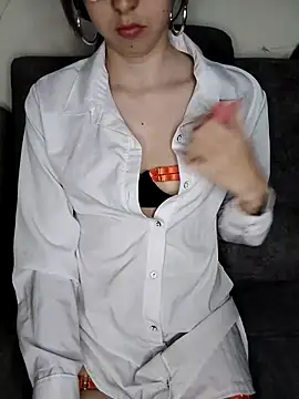 Snapshot of AnnieSparkle chatting on September 10, 2025, 12:21 am AnnieSparkle online show from September 10, 2025, 12:21 am