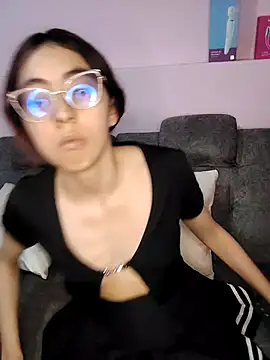 Snapshot of AnnieSparkle chatting on October 16, 2025, 12:44 am AnnieSparkle online show from October 16, 2025, 12:44 am