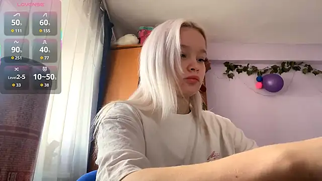 Lunaalisa online show from September 18, 2025, 2:13 am