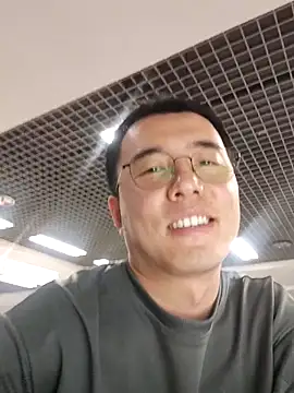 nnnnnan9527 online show from April 30, 2026, 8:20 am