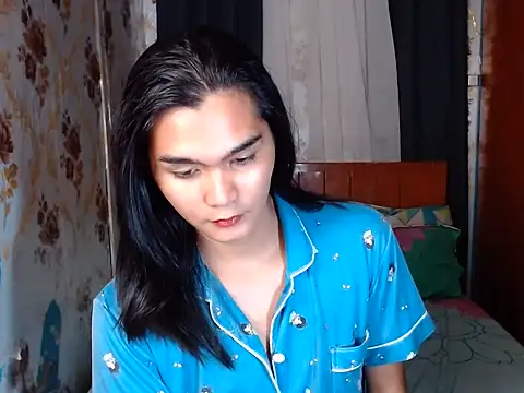 lady in moon online show from March 15, 2026, 12:33 pm