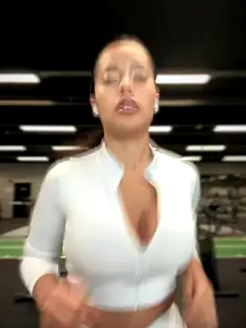 Snapshot of Risky_Workouts chatting on October 22, 2025, 8:25 am Risky Workouts online show from October 22, 2025, 8:25 am