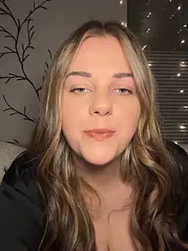 ItsLxsa online show from September 28, 2025, 8:58 pm