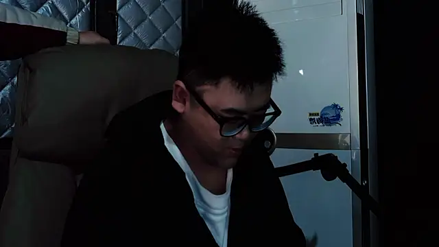 zhaTian-817 online show from March 17, 2026, 12:08 pm