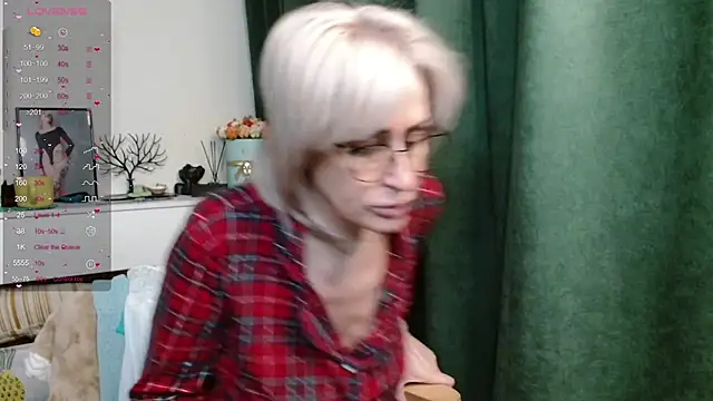 Snapshot of PamellaMurphy chatting on May 14, 2026, 11:44 pm PamellaMurphy online show from May 14, 2026, 11:44 pm