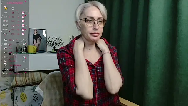 Snapshot of PamellaMurphy chatting on May 17, 2026, 11:56 pm PamellaMurphy online show from May 17, 2026, 11:56 pm