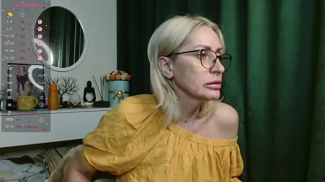 Snapshot of PamellaMurphy chatting on June 6, 2026, 11:53 pm PamellaMurphy online show from June 6, 2026, 11:53 pm