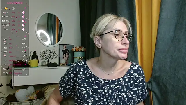 Snapshot of PamellaMurphy chatting on June 18, 2026, 11:53 pm PamellaMurphy online show from June 18, 2026, 11:53 pm