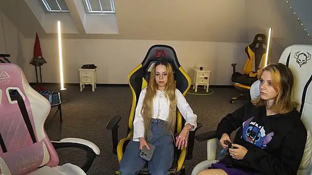 Snapshot of _Lili_054 chatting on September 30, 2025, 10:42 am Lili 054 online show from September 30, 2025, 10:42 am