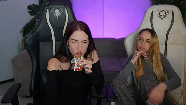 Snapshot of _Lili_054 chatting on November 10, 2025, 3:22 pm Lili 054 online show from November 10, 2025, 3:22 pm