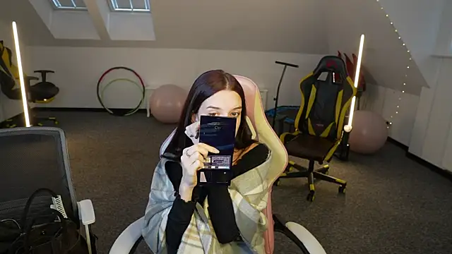 Snapshot of _Lili_054 chatting on November 14, 2025, 12:15 pm Lili 054 online show from November 14, 2025, 12:15 pm