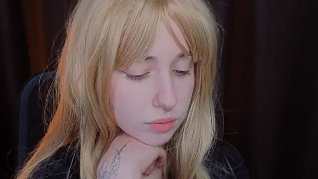 Snapshot of YukiMisa chatting on November 9, 2025, 4:38 pm YukiMisa online show from November 9, 2025, 4:38 pm