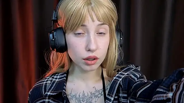 YukiMisa online show from December 17, 2025, 4:35 pm