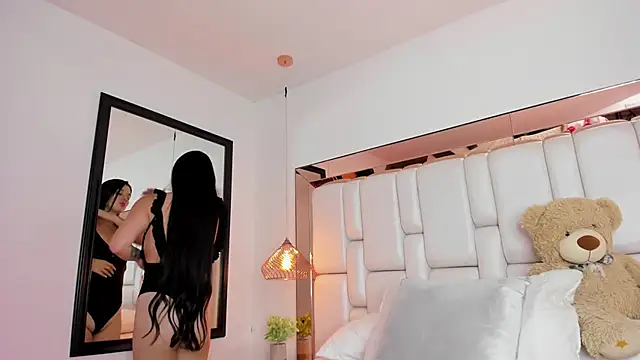 CarolinaFerrer online show from November 13, 2025, 4:17 pm