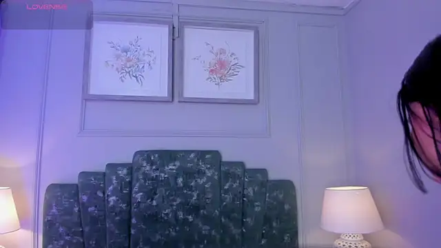 lux bitchx online show from April 24, 2026, 3:09 am
