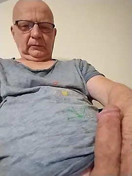 Snapshot of Zeigegeilehure chatting on December 16, 2025, 6:51 am Zeigegeilehure online show from December 16, 2025, 6:51 am