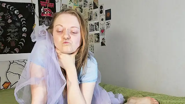 Snapshot of WonderConnie1 chatting on September 14, 2025, 3:33 pm WonderConnie1 online show from September 14, 2025, 3:33 pm